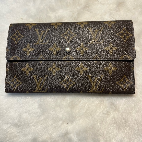 Louis Vuitton Handbags - 🔒 RARE Louis Vuitton Vintage Monogram Wallet Organizer LV EUC🔒